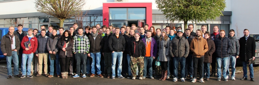 Technikerschüler der Schwenninger Feintechnikschule zu Gast bei Hommel & Keller in Aldingen.