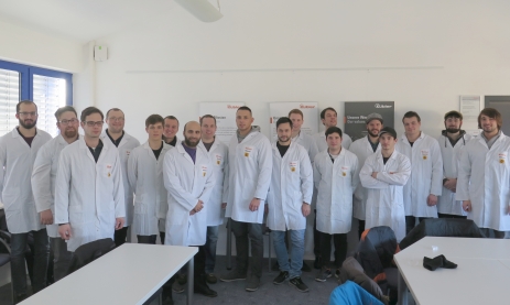 Künftige Industriemeister der Feintechnikschule besuchen das Unternehmen Kübler