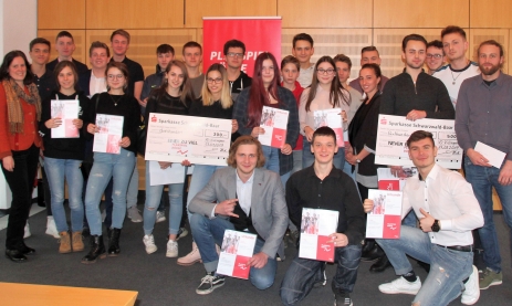 Die Gewinner des Planspiels Börse bei der Siegerehrung der Sparkasse Schwarzwald-Baar