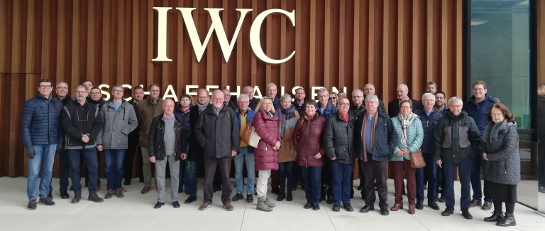 Ehemalige Feintechnikschüler besuchen den Uhrenhersteller IWC in Schaffhausen