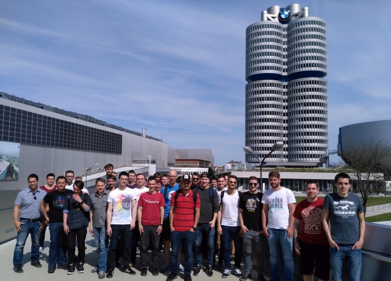Schüler der beiden Technikerklassen im 1. Jahr besuchen München und besichtigen BMW...
