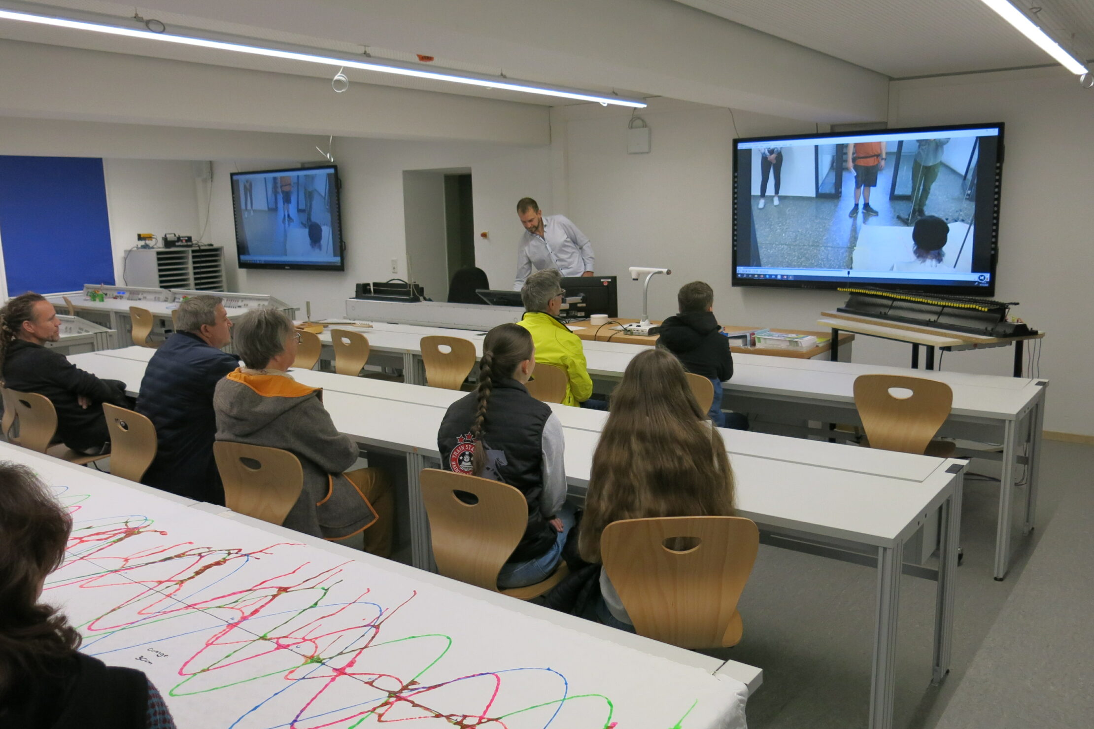 Herr Hofmeier zeigt die Physik