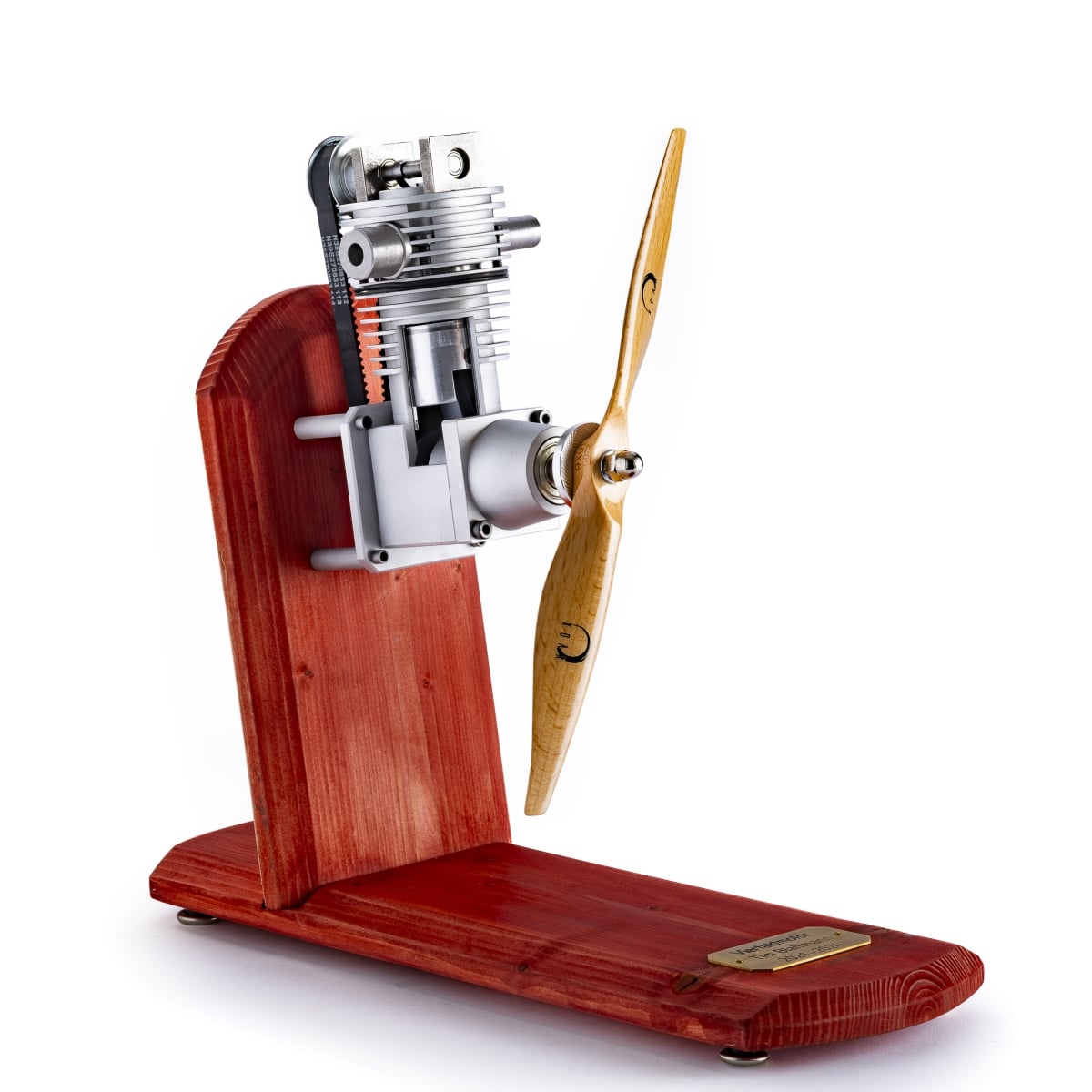 Tim Blattmann: Viertaktmotor als Schnittmodell mit angetriebenem Propeller 6. Platz