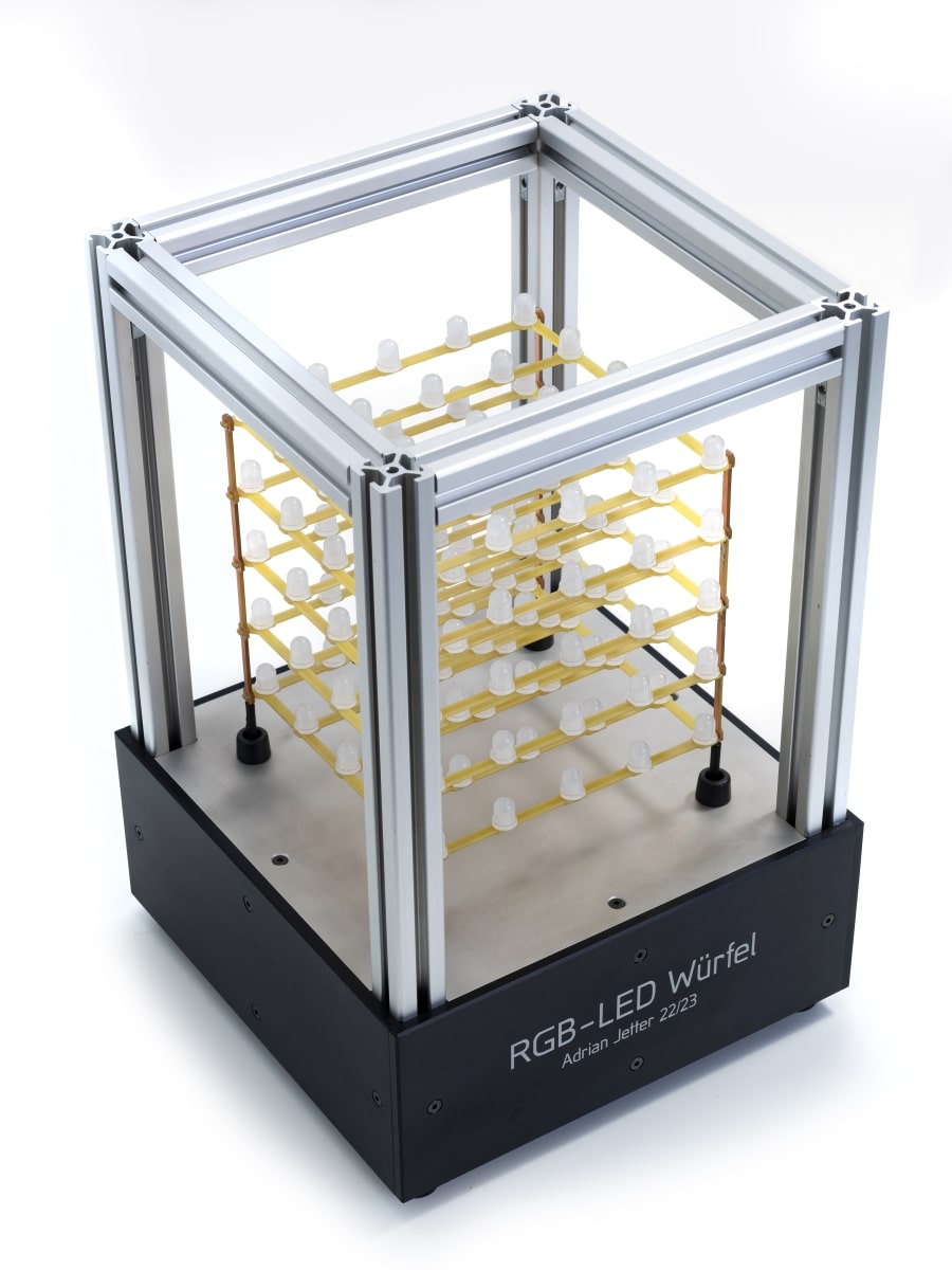 Adrian Jetter, Systemelektroniker, RGB-LED Würfel