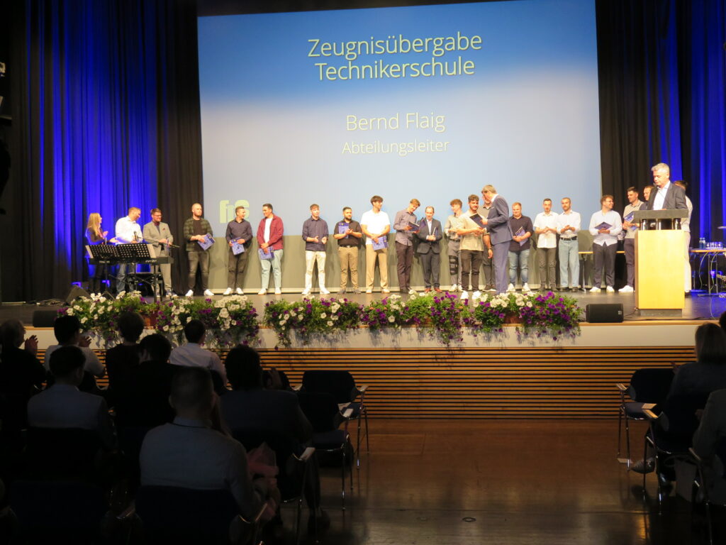 TechnikerInnen mit Berufsprofil Fertigungstechnik (Vollzeitklasse)
