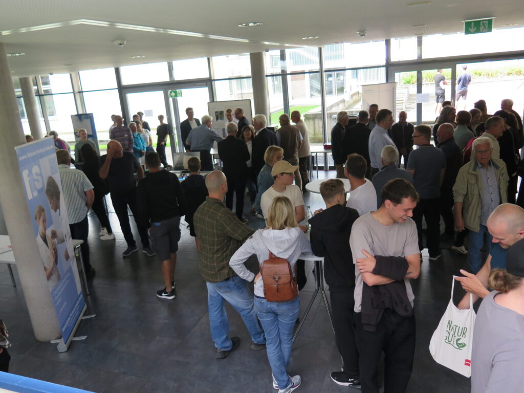 Besucher der Ausstellung