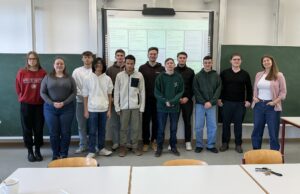 Marija Antic, Referentin für Informations- und Kommunikationstechnologie am Wirtschaftsministerium mit einer Klasse des Technischen Gymnasiums der Jahrgangsstufe 1