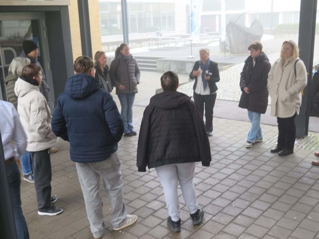 04 Lehrerin Glaser beginnt TG_Rundgänge