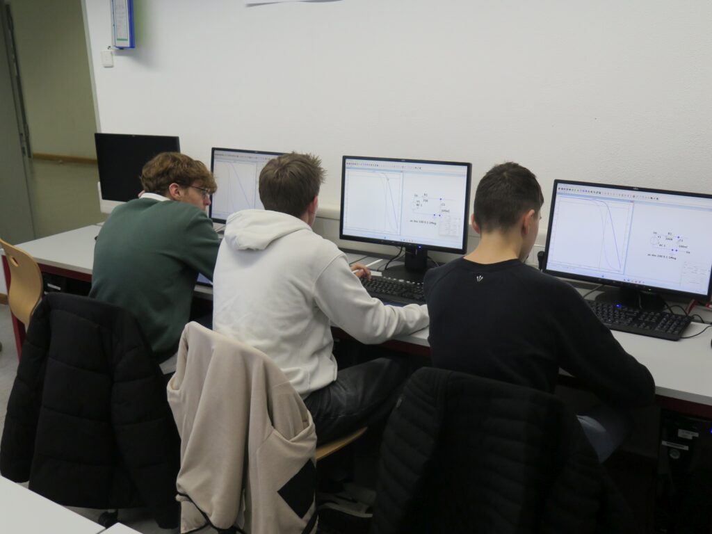 26 Schüler arbeiten an Steuerungsprogramm