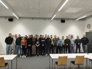 FTFW2F, rechts Yannik Erath (Ausbilder und Teamleiter Metall, Wiha) mit Lehrer Gino Raffa