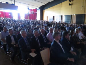 04 Publikum von vorne rechts