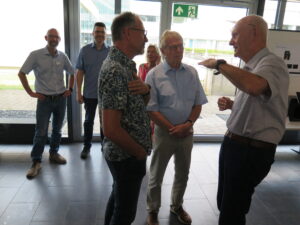 Fachgespräche der Gäste: Fachlehrer Wolfgang Armborst, ehemaliger Abteilungsleiter Gerd Lamers und Ehrenvorsitzender VEFS e.V. Peter Hellstern